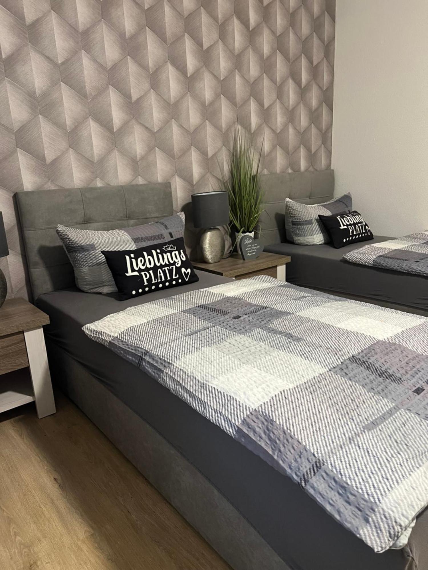 Ferienwohnung Viktoria 고타 외부 사진